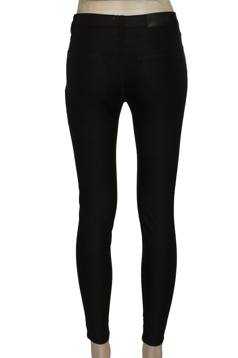 Pantalones color Negro - Stradivarius