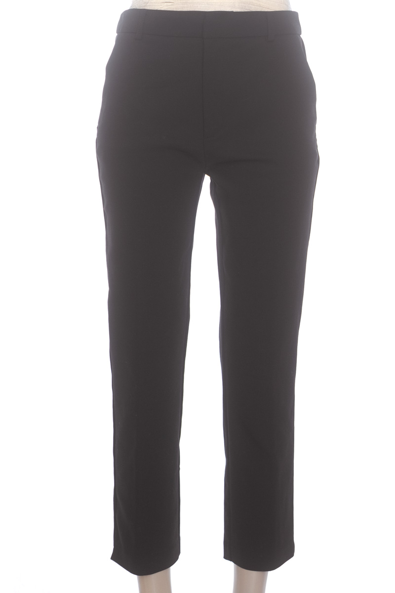 Pantalones color Negro - Stradivarius