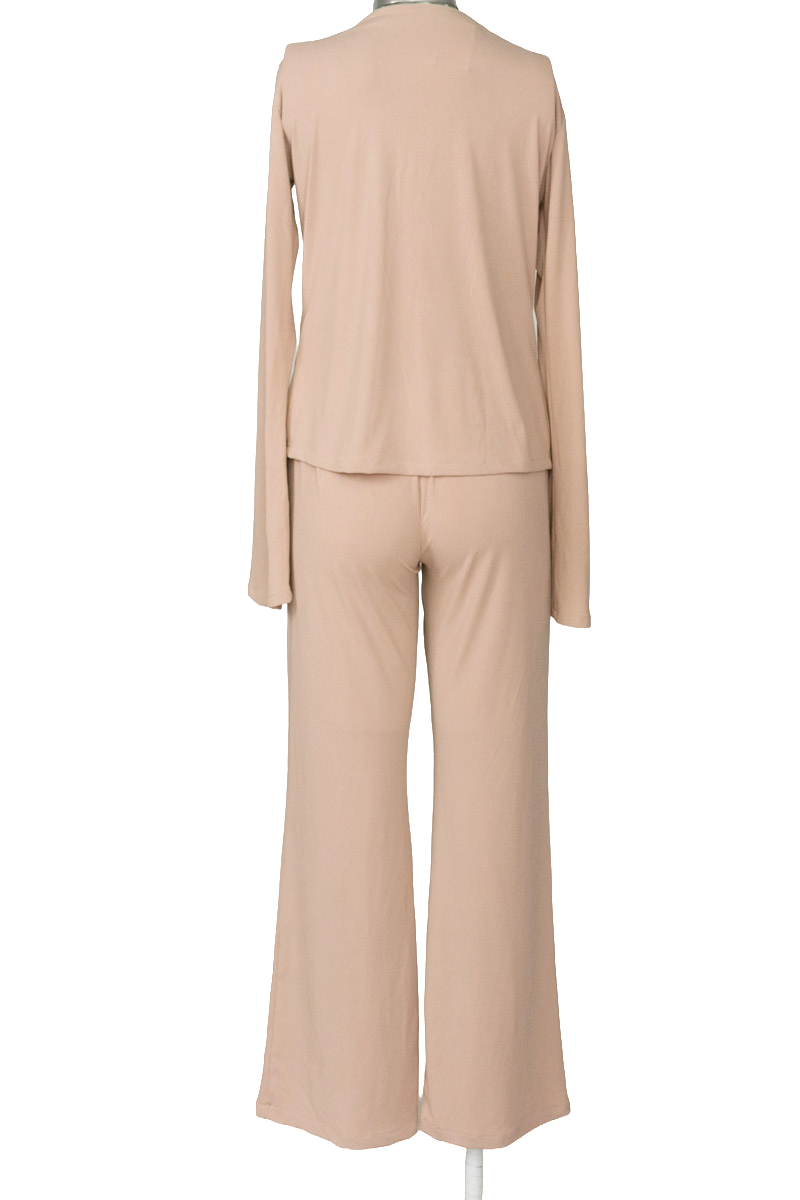 Vestido / Enterizo color Beige - Closeando