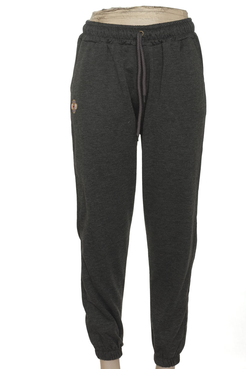 Ropa Deportiva / Salida de Baño color Gris - Closeando
