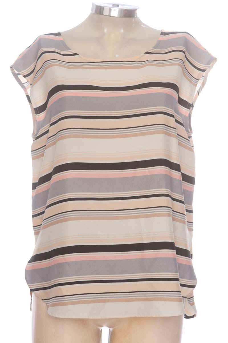 Top / Camiseta color Beige - Closeando