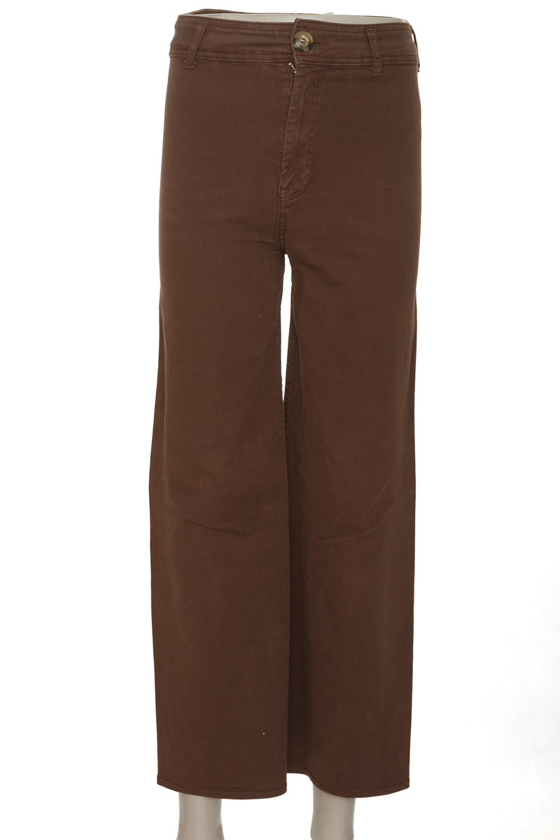 Pantalones color Café - Stradivarius