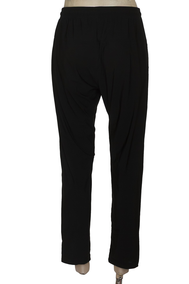 Ropa Deportiva color Negro - Closeando