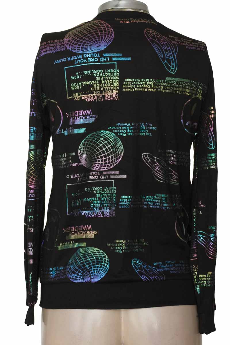 Top / Camiseta color Negro - Closeando