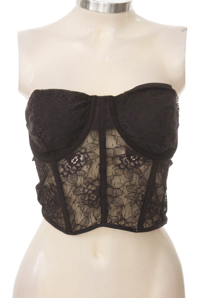 Top / Camiseta color Negro - Carmel