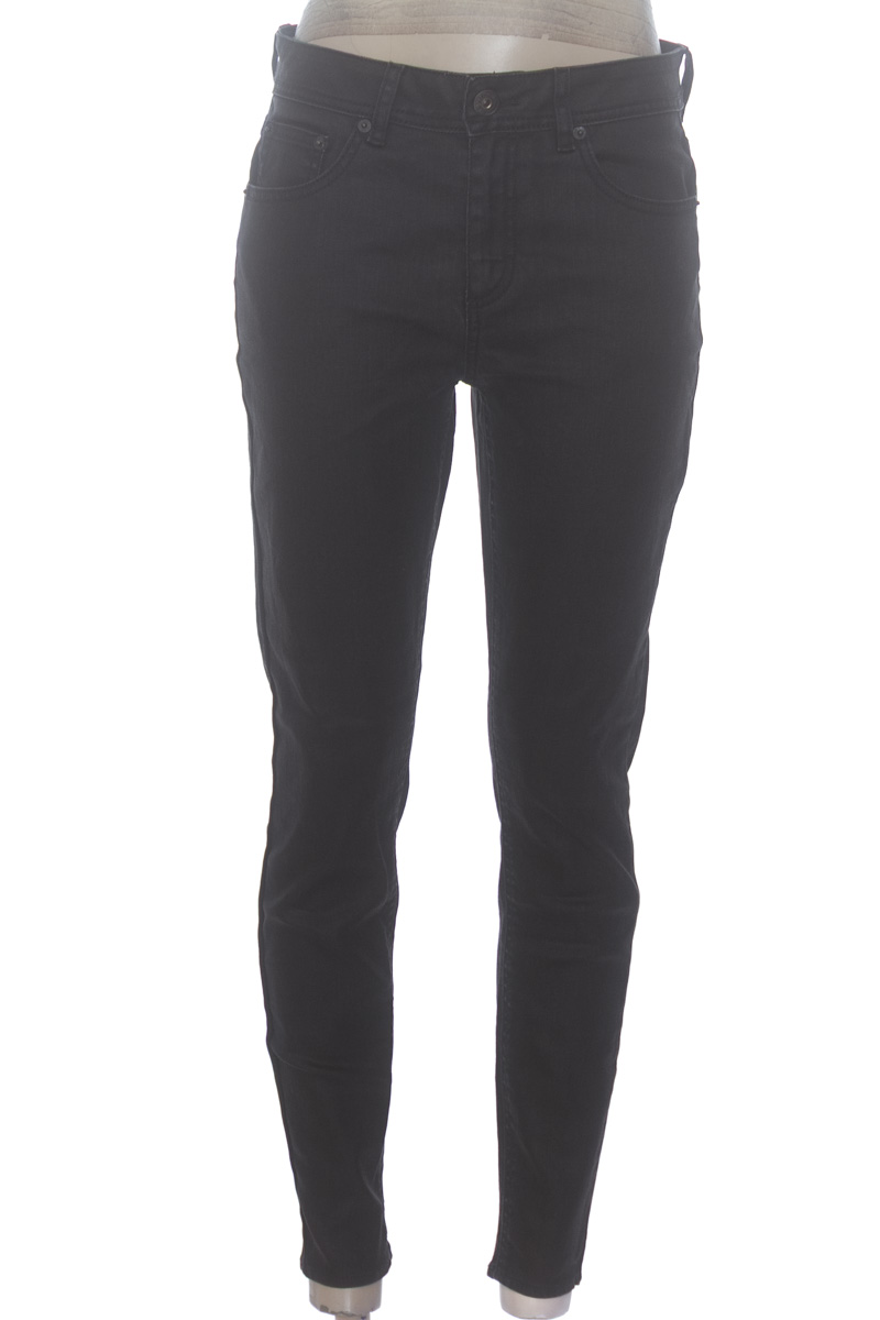Pantalones color Negro - Chevignon