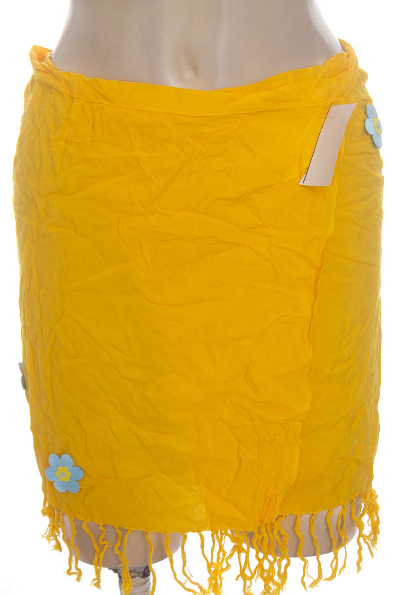 Ropa Deportiva / Salida de Baño color Amarillo - Closeando