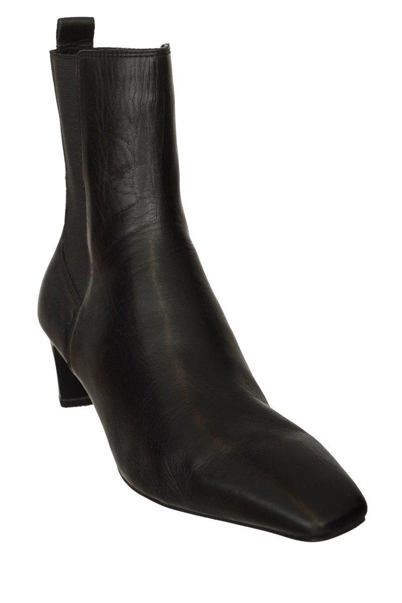 Zapatos color Negro - MNG