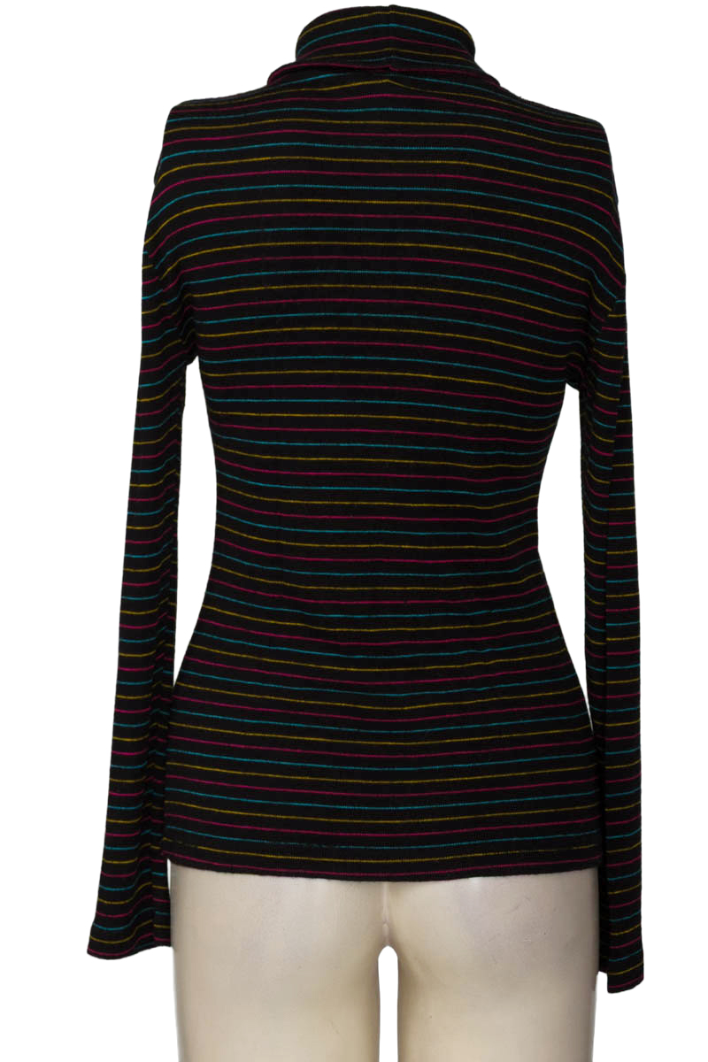 Sweater color Negro - Closeando