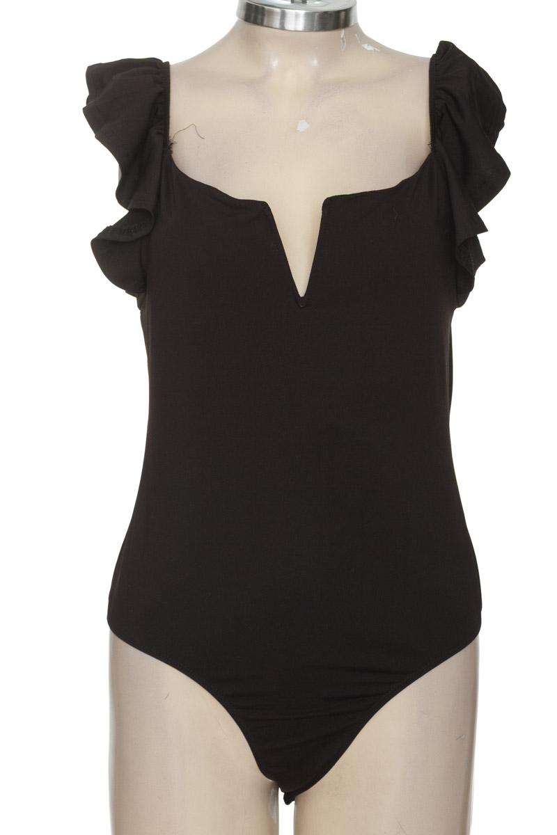 Top / Camiseta color Negro - SUYE
