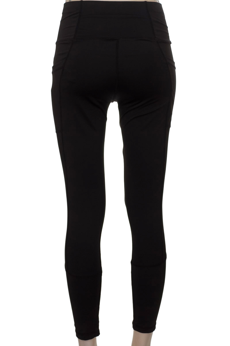 Ropa Deportiva / Salida de Baño color Negro - Shein