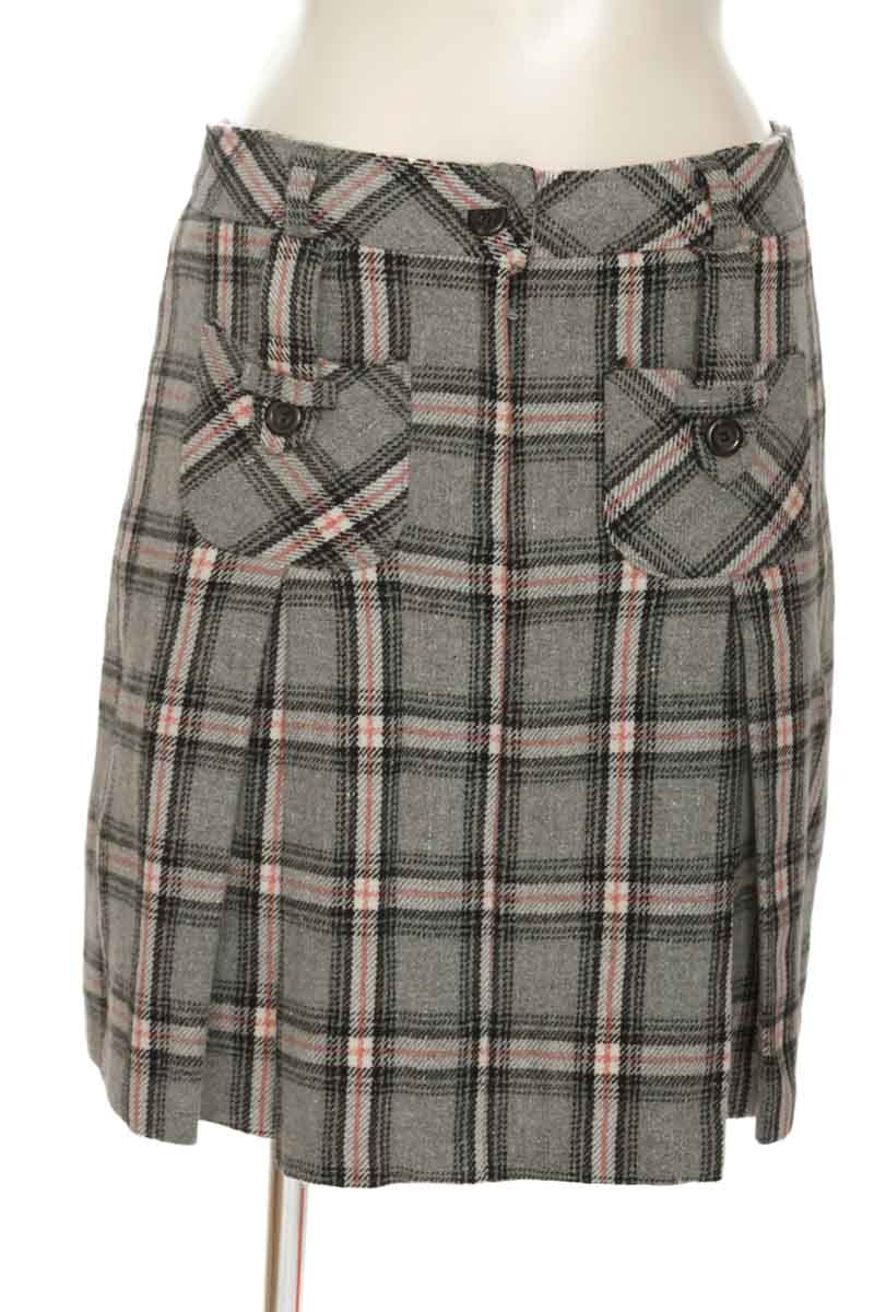 Falda color Gris - Closeando