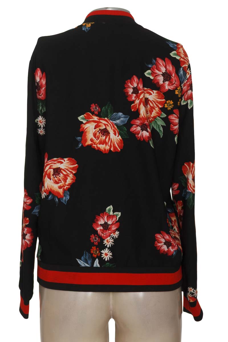 Chaqueta / Abrigo color Negro - Stradivarius