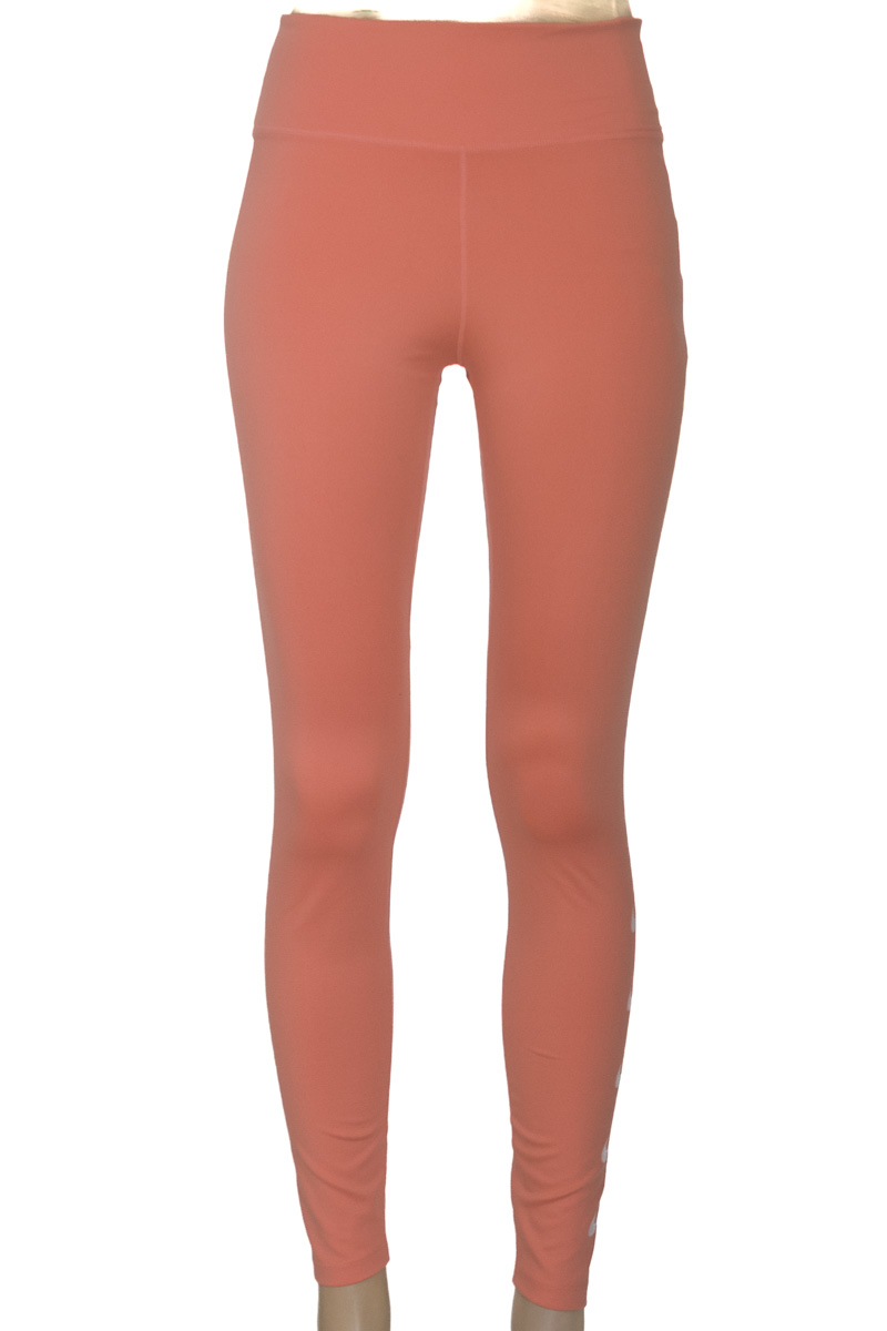 Ropa Deportiva / Salida de Baño color Rosado - Nike