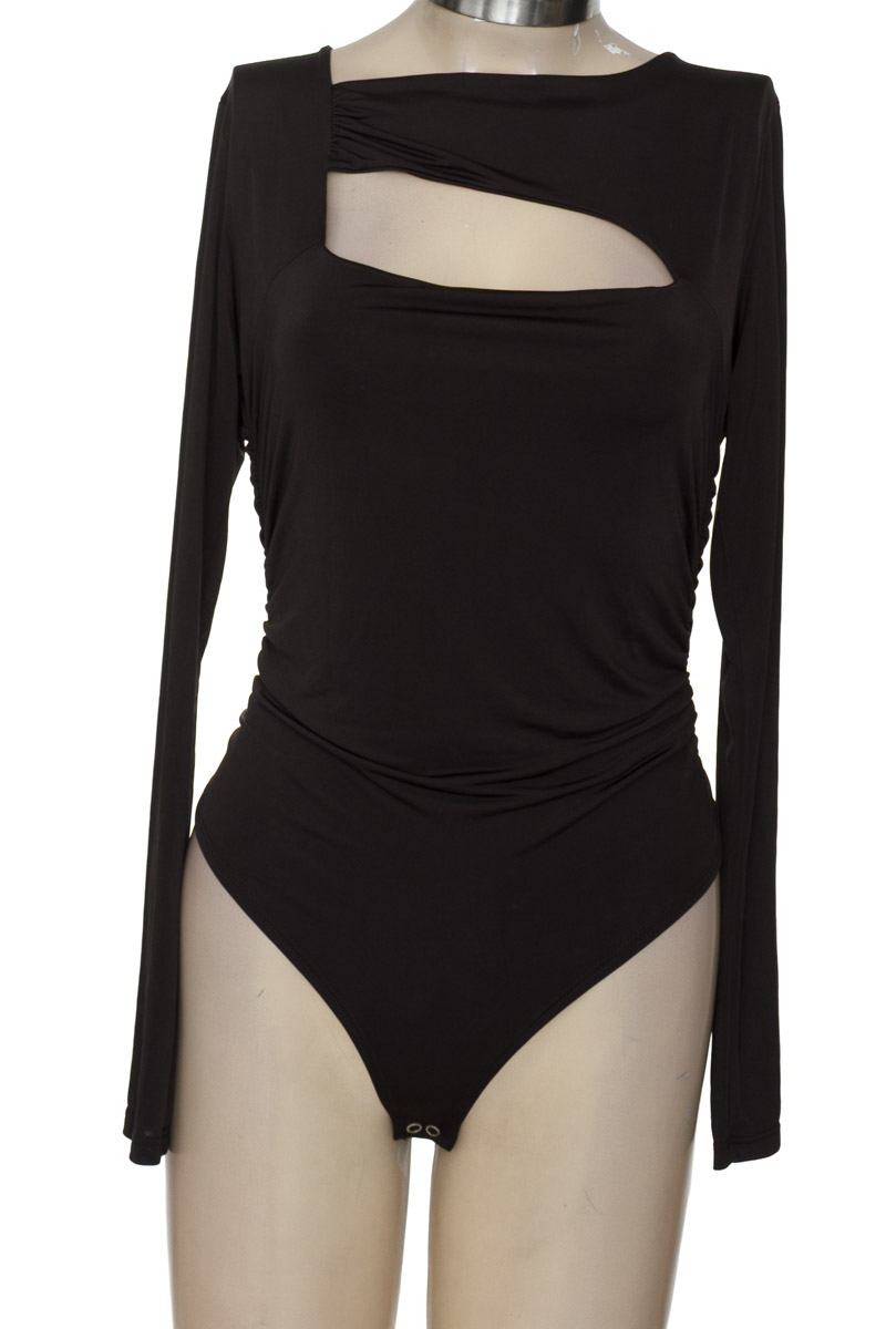 Top / Camiseta color Negro - NAF NAF