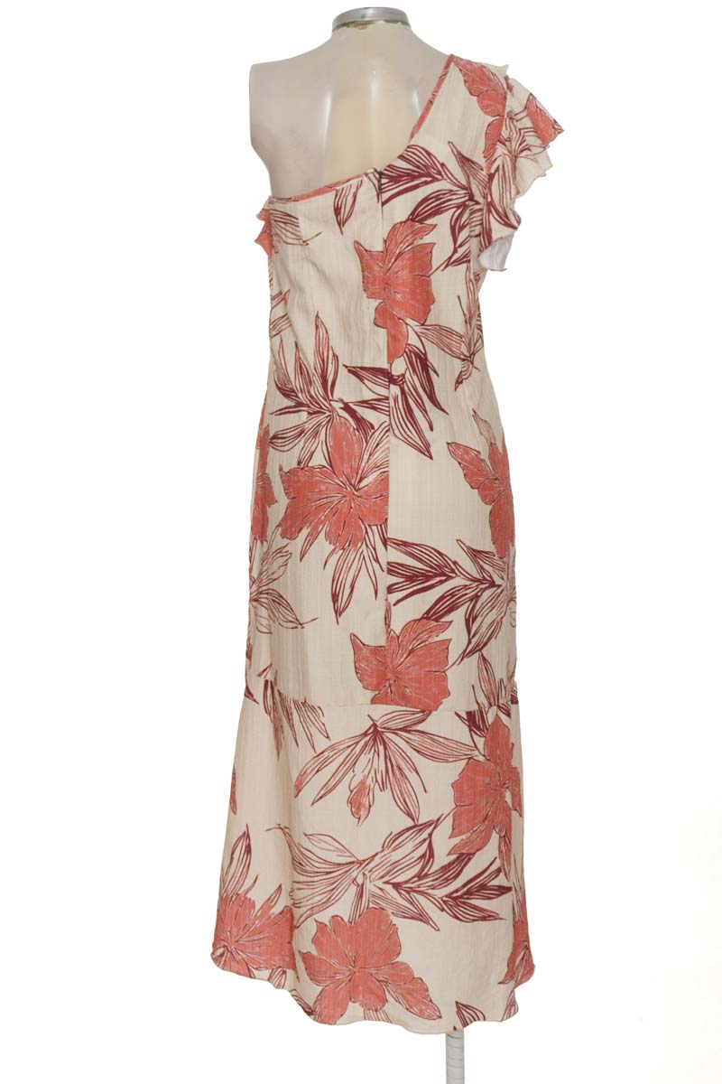 Vestido / Enterizo color Beige - Closeando