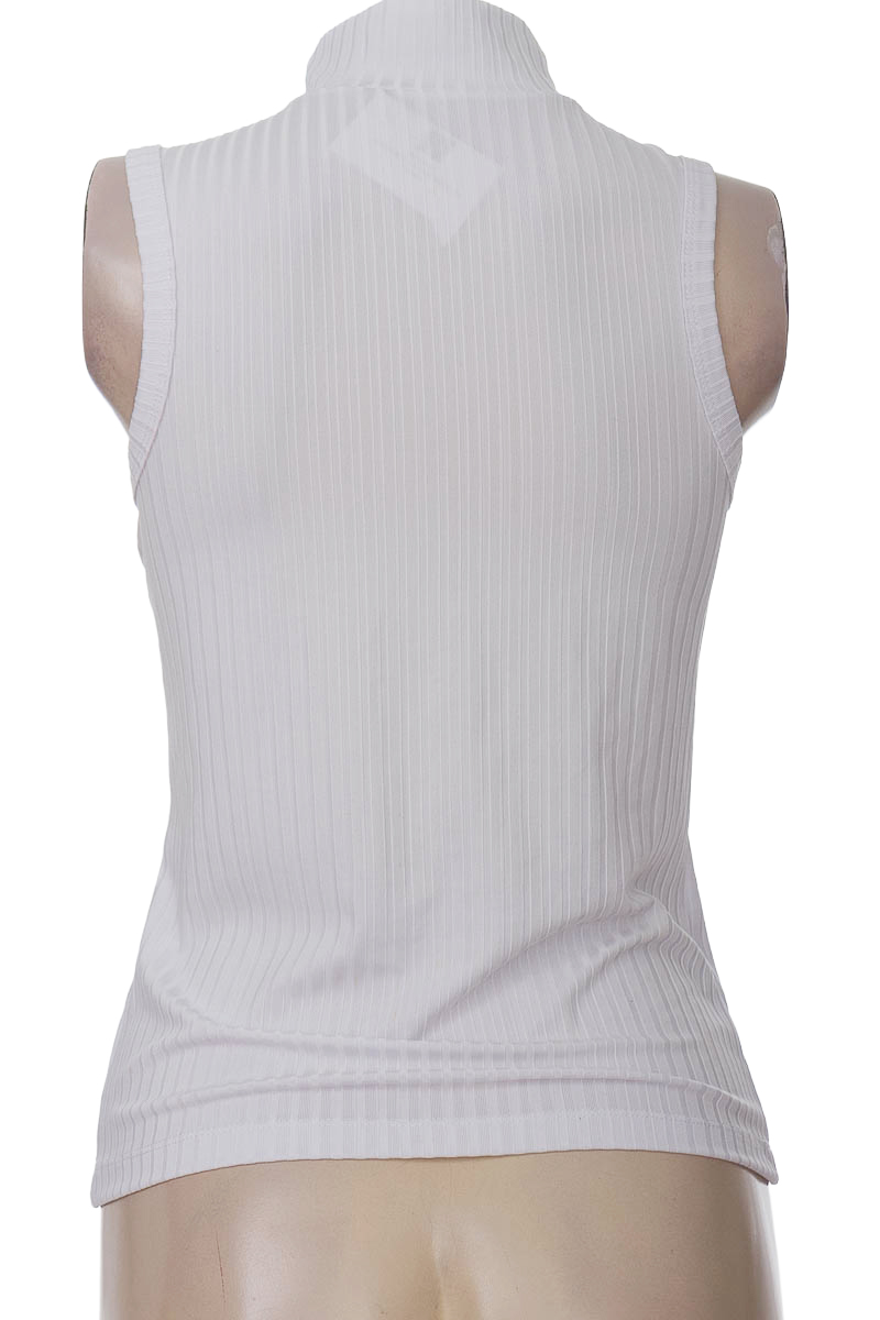 Top / Camiseta color Blanco - Closeando