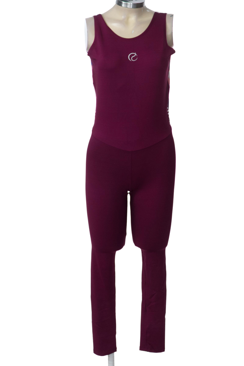 Ropa Deportiva / Salida de Baño color Vinotinto - GreenFit