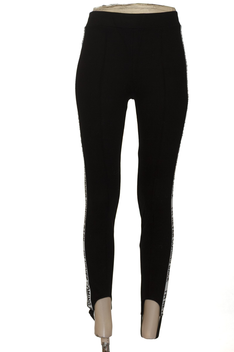 Pantalones color Negro - Zara