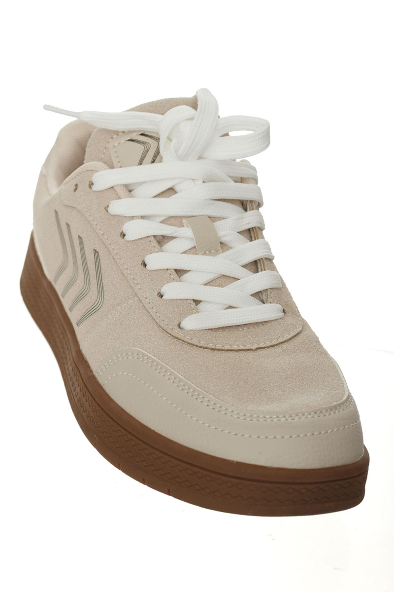 Zapatos color Beige - Closeando
