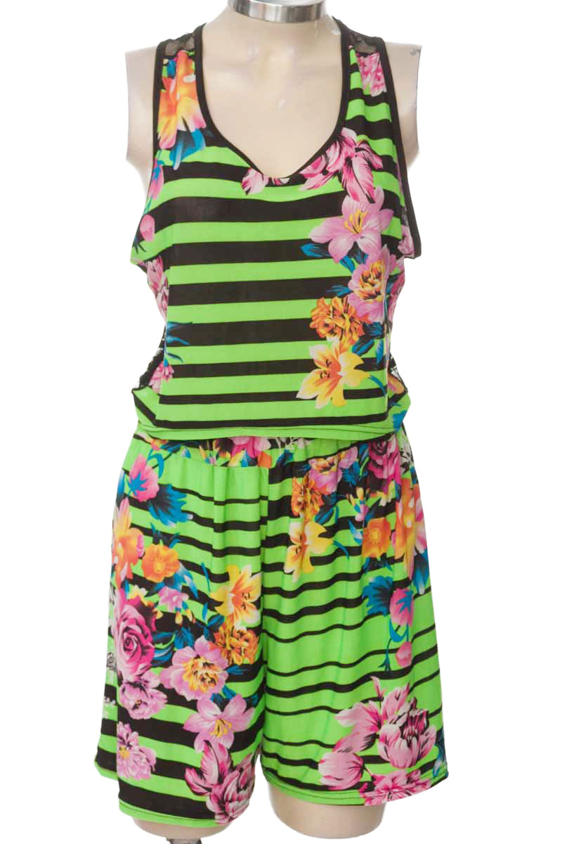 Vestido / Enterizo color Verde - Closeando