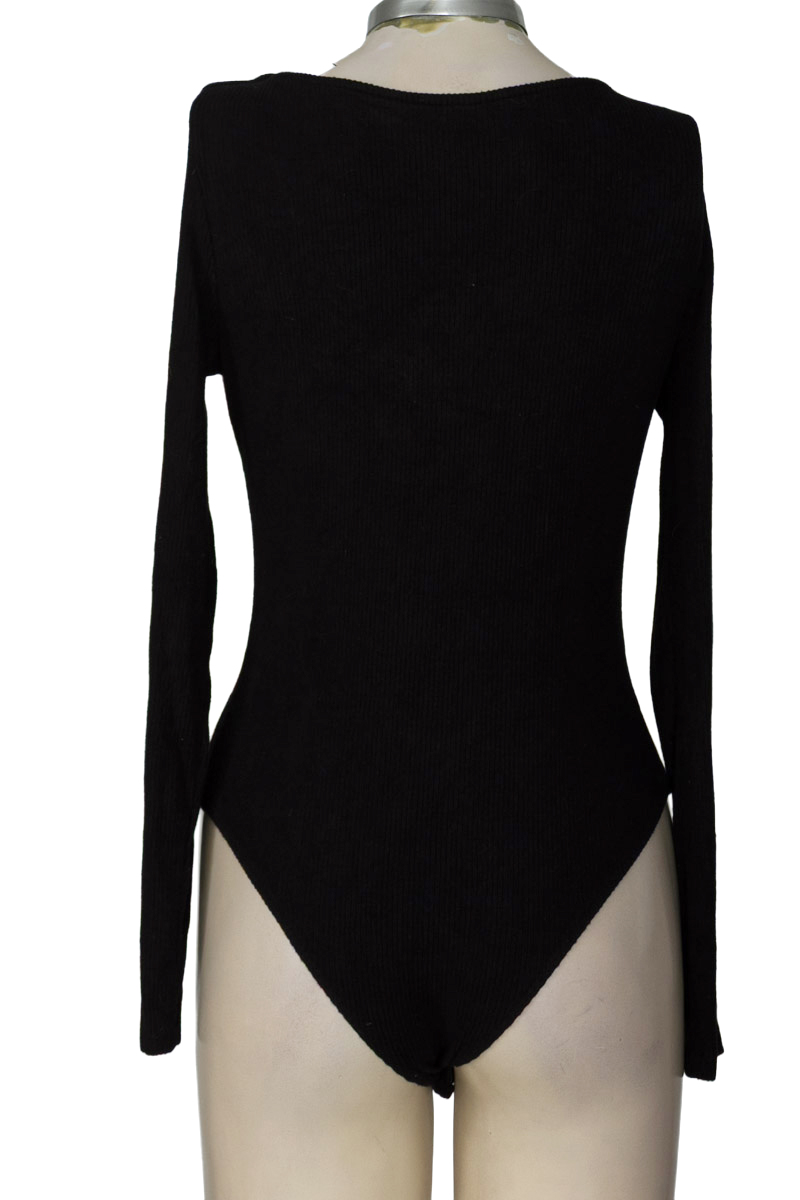 Top / Camiseta color Negro - Closeando