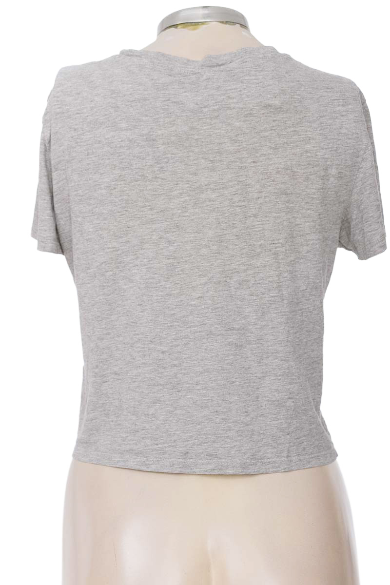 Top / Camiseta color Gris - Divided by H&M