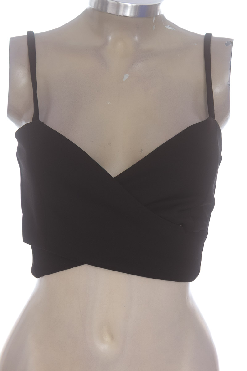Top / Camiseta color Negro - Closeando