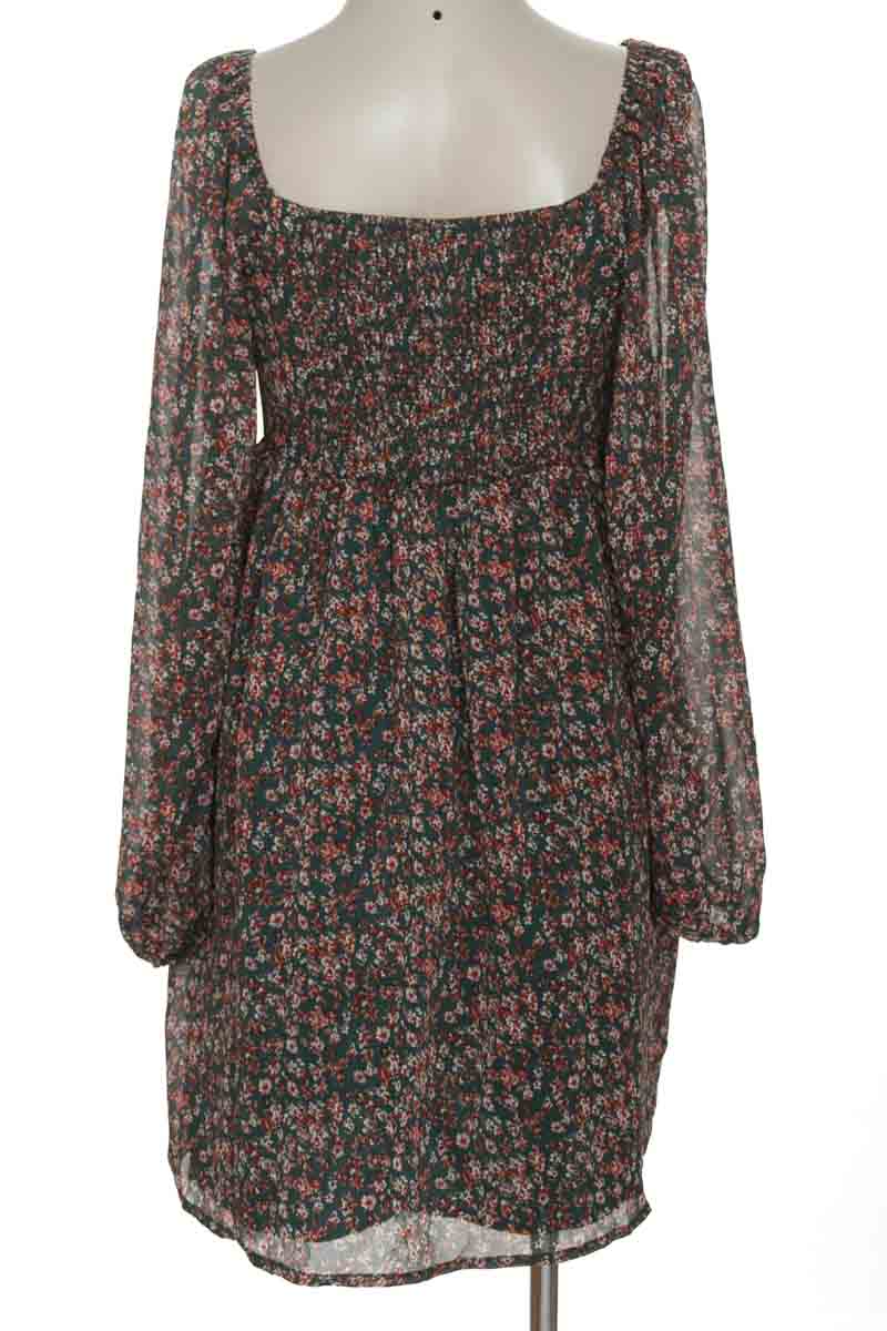 Vestido / Enterizo color Verde - Closeando