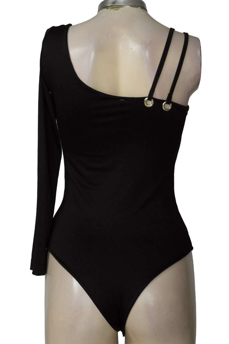 Top / Camiseta color Negro - Closeando