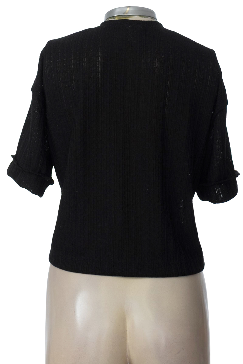 Top / Camiseta color Negro - Closeando