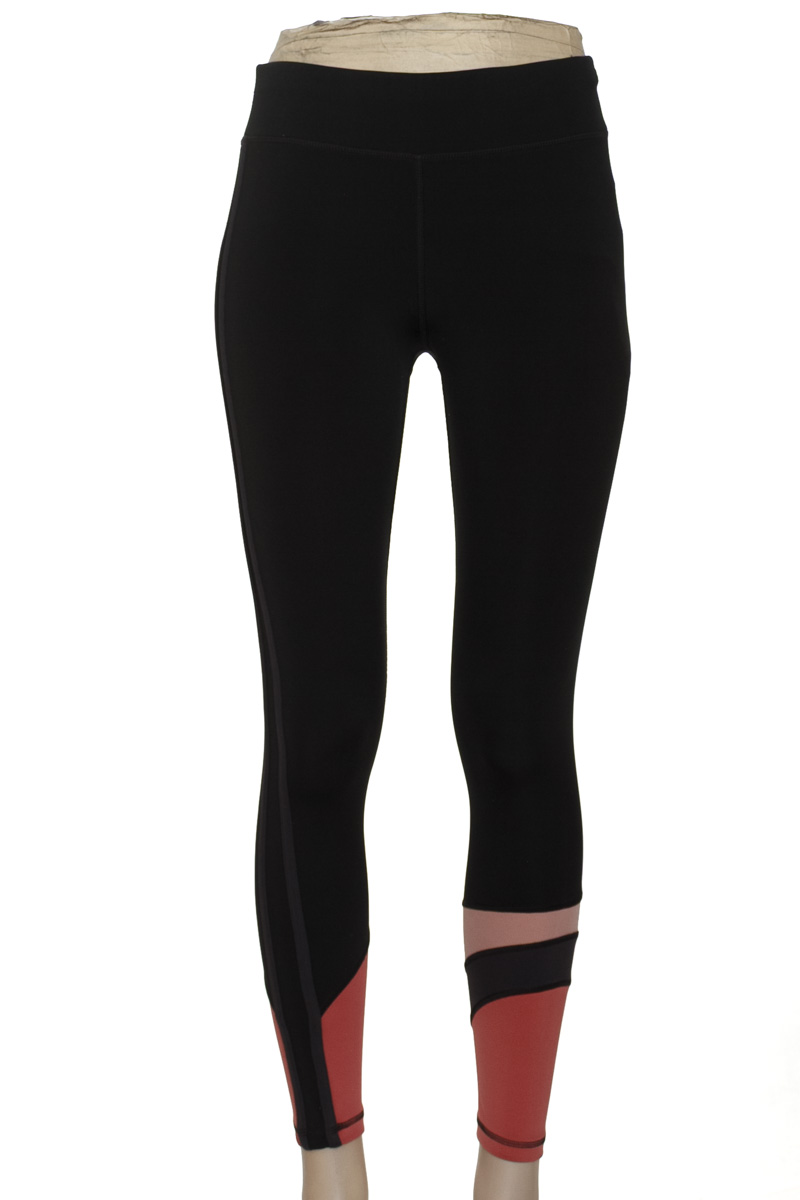 Ropa Deportiva / Salida de Baño color Negro - Closeando