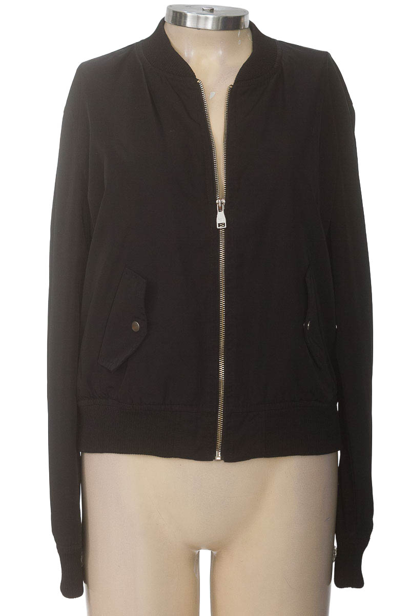 Chaqueta / Abrigo color Negro - Bershka