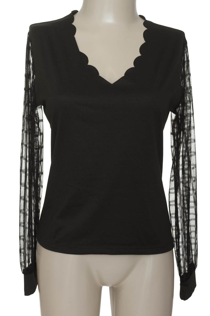 Top / Camiseta color Negro - Closeando