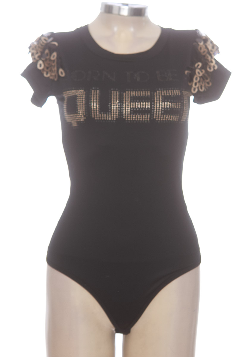 Top / Camiseta color Negro - Closeando