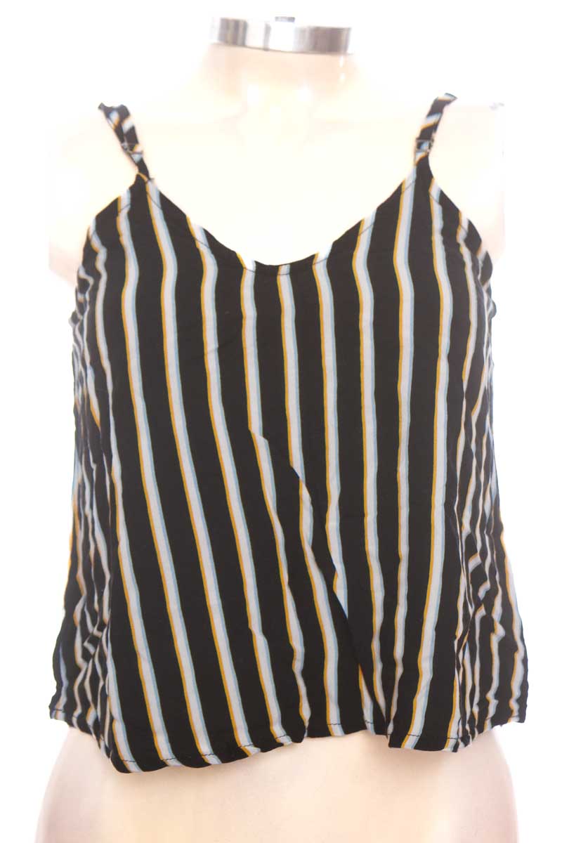 Top / Camiseta color Negro - MATTELSA
