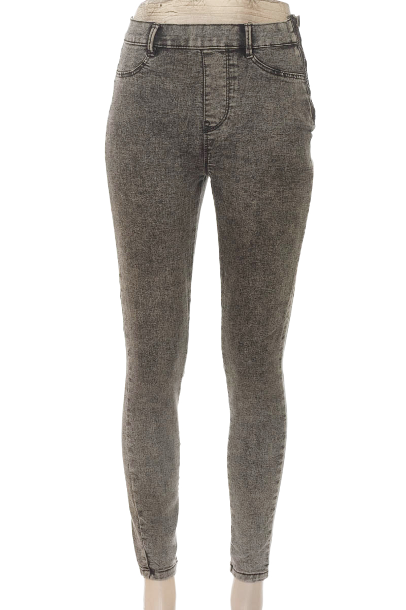 Pantalones color Gris - Stradivarius