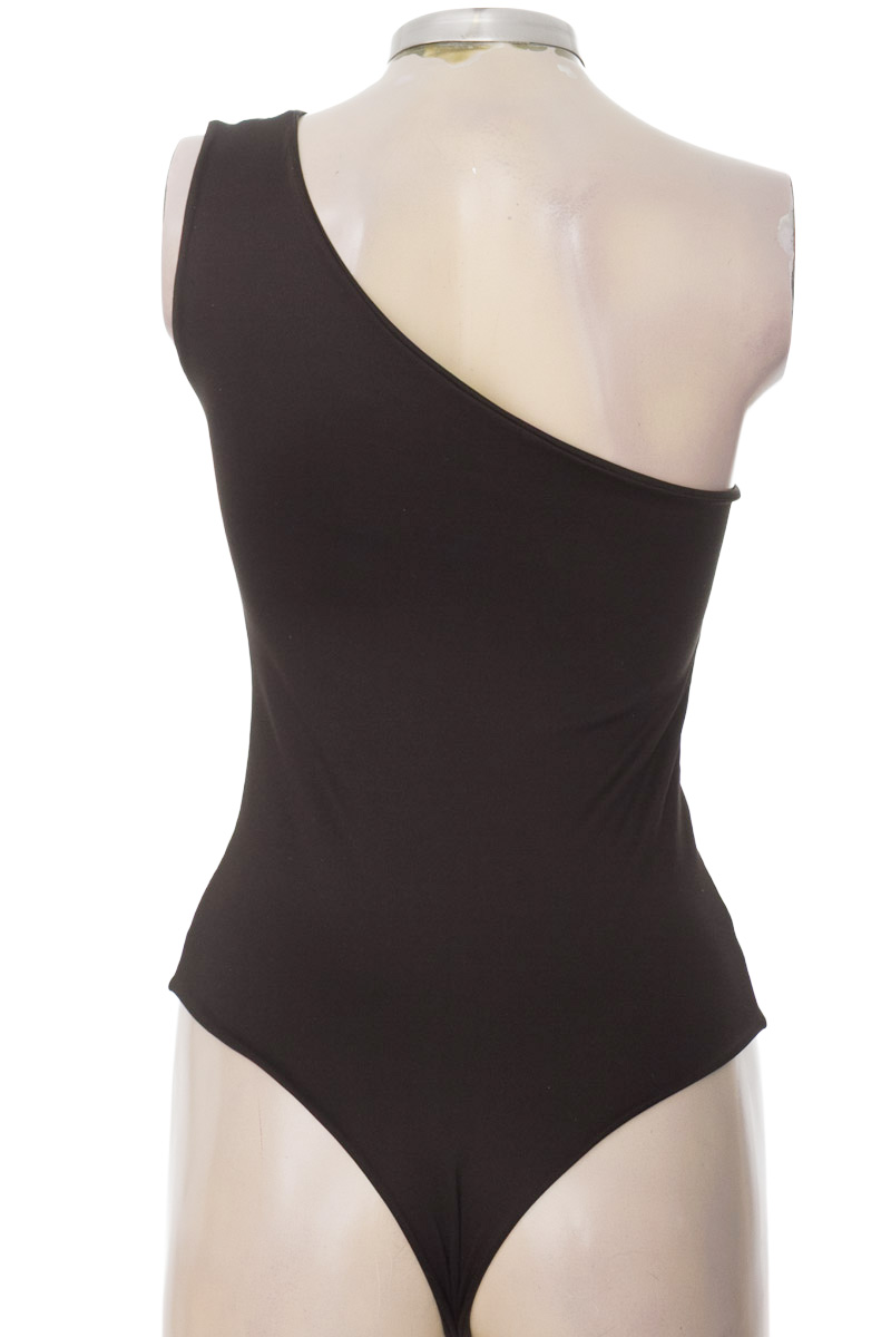 Top / Camiseta color Negro - Brainer shop