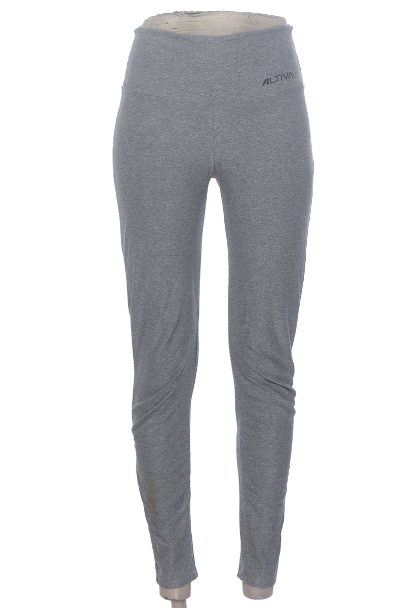 Ropa Deportiva / Salida de Baño color Gris - Closeando