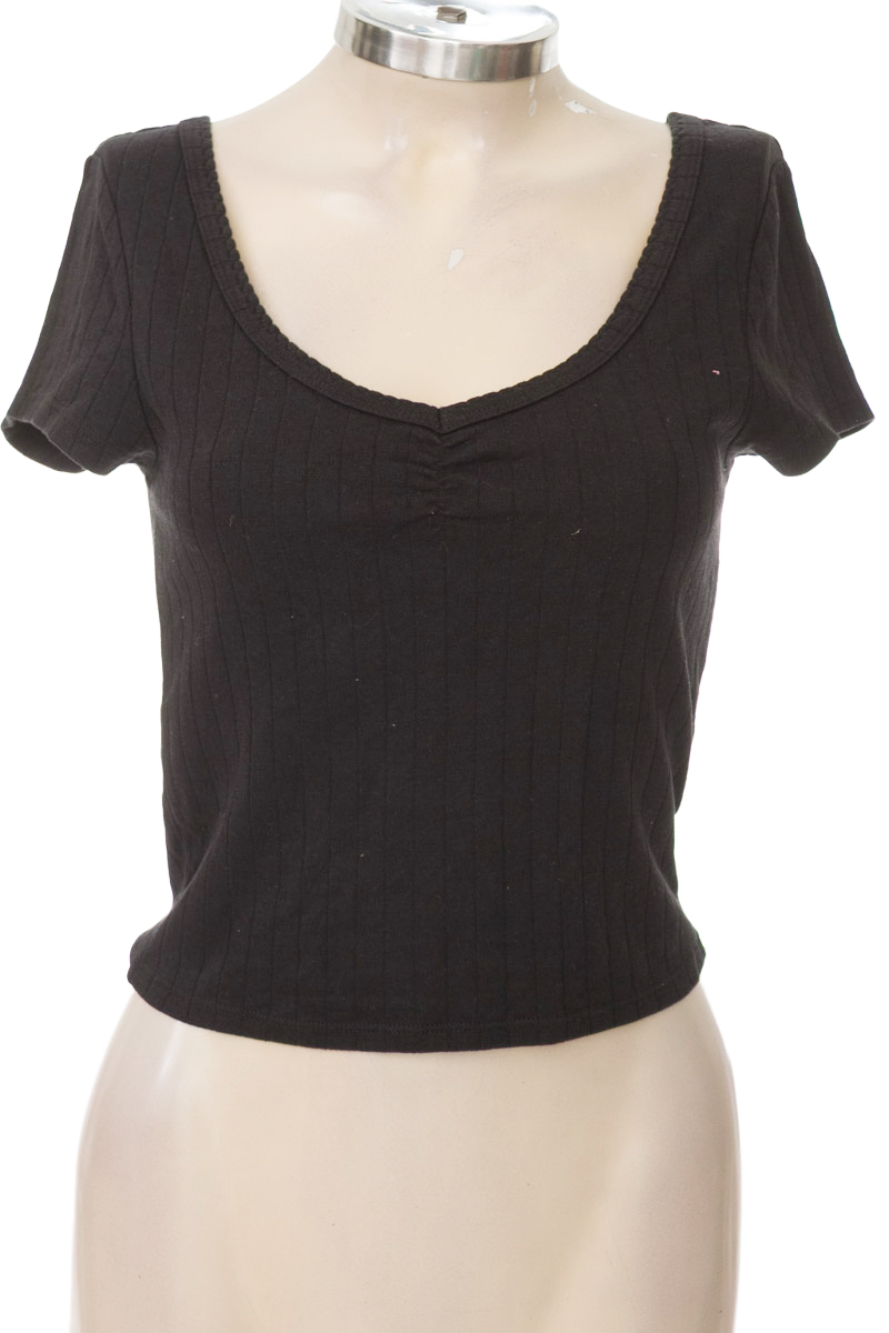 Top / Camiseta color Negro - Closeando