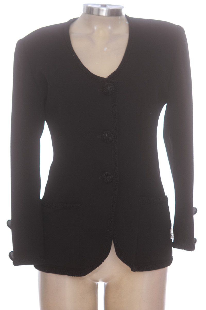 Chaqueta / Abrigo color Negro - Closeando