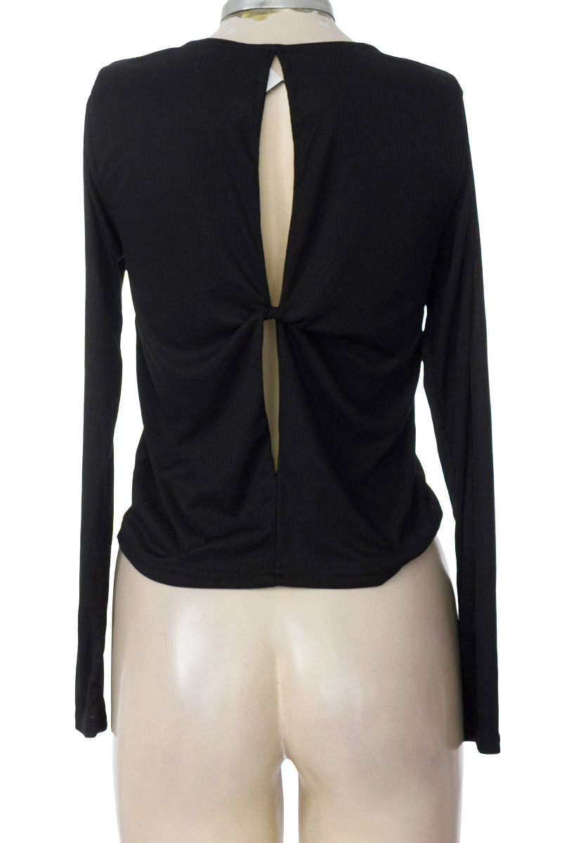 Top / Camiseta color Negro - Closeando