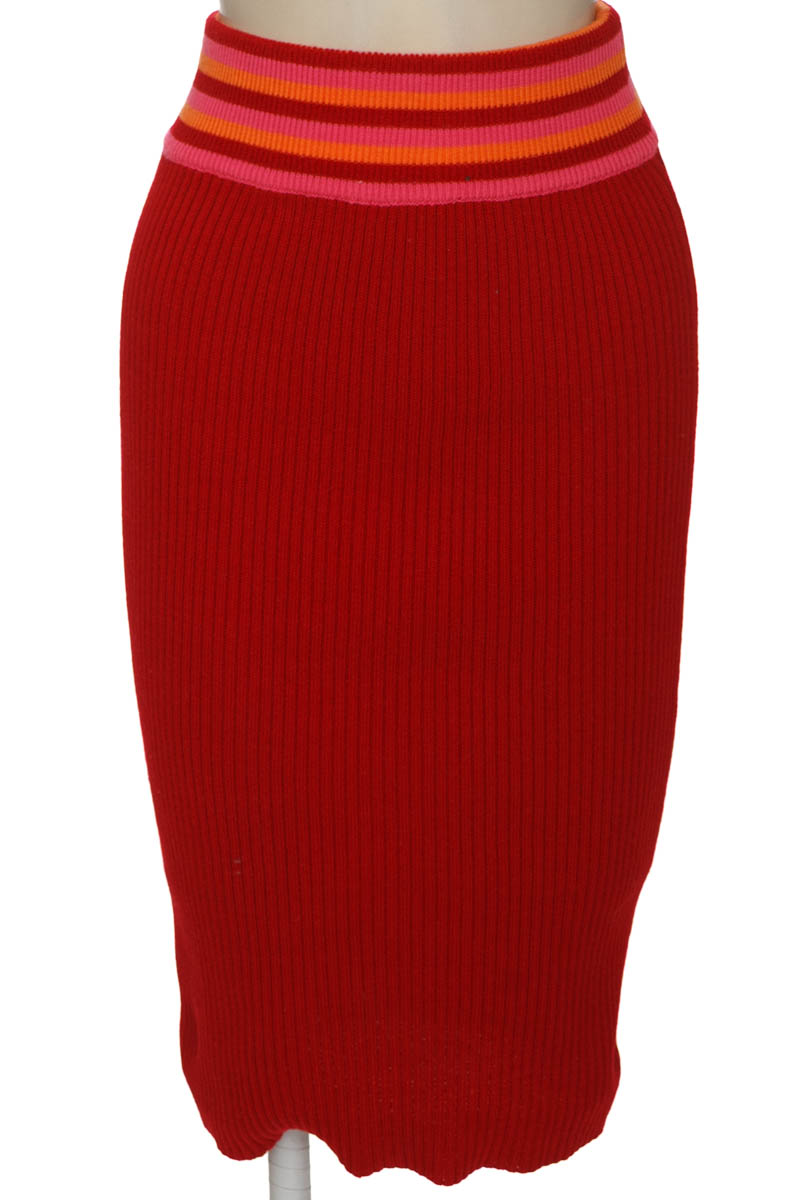 Falda color Rojo - Closeando