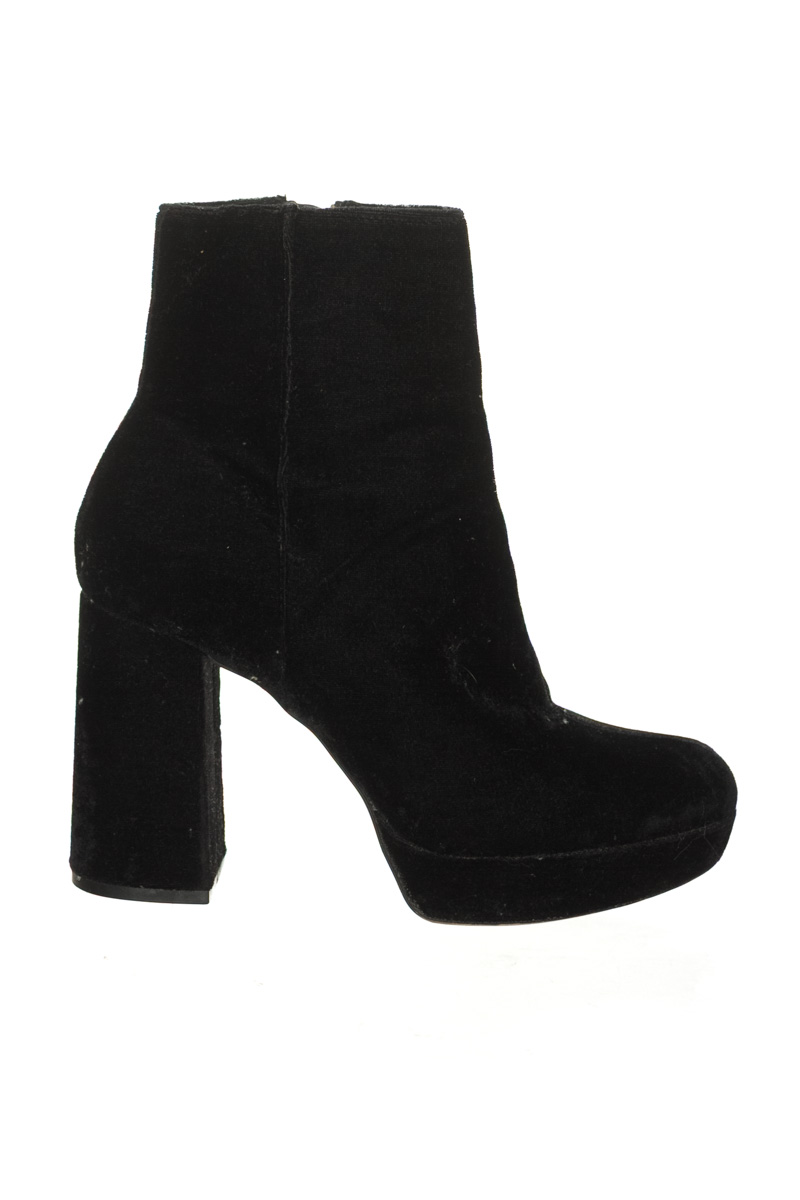 Zapatos color Negro - Stradivarius