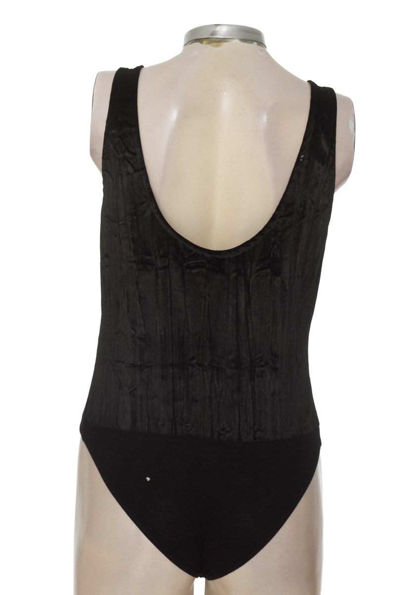 Top / Camiseta color Negro - Koaj