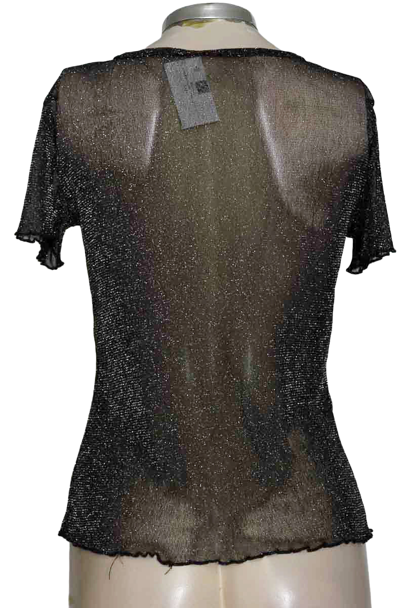 Top / Camiseta color Negro - Closeando