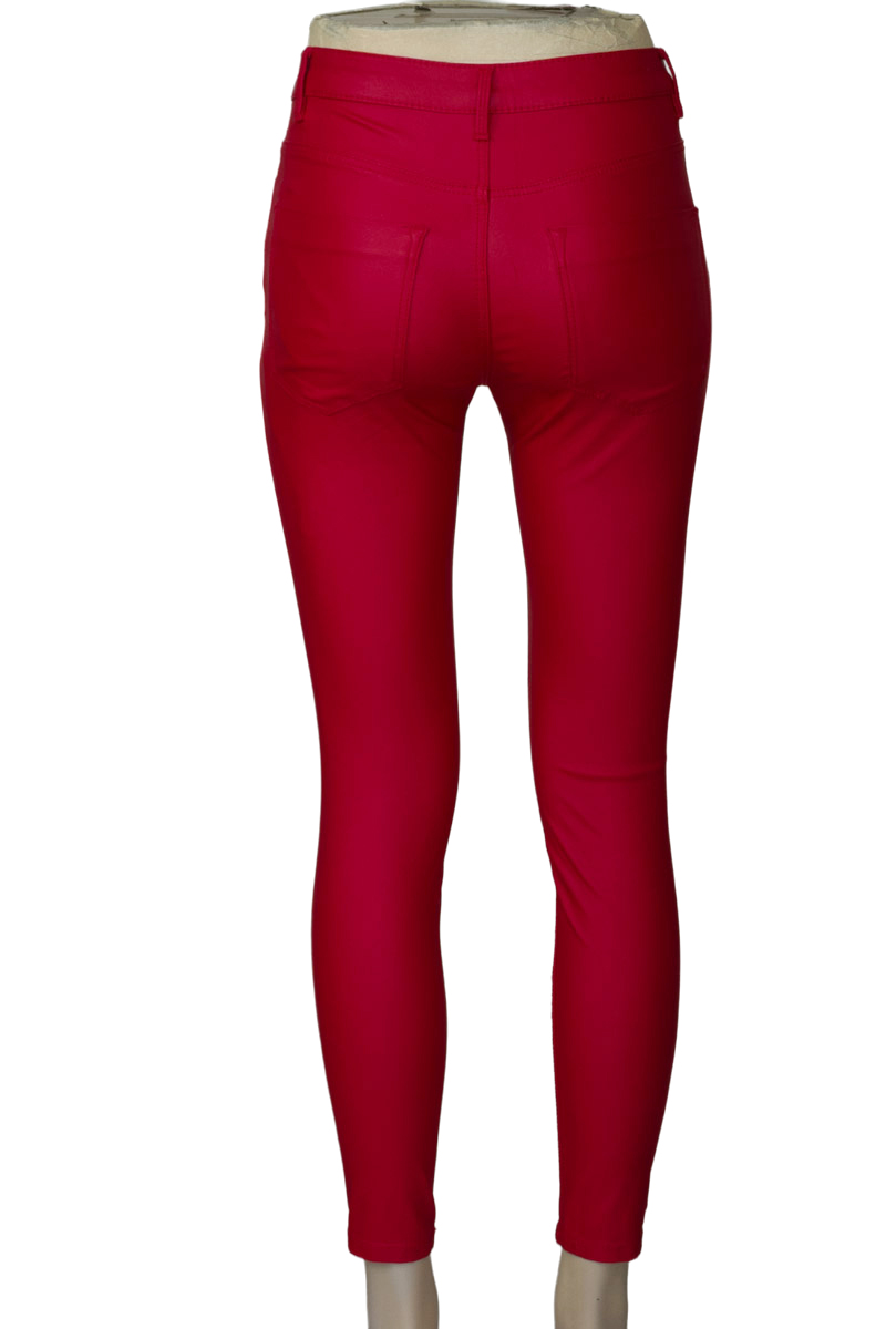 Pantalones color Rojo - Stradivarius