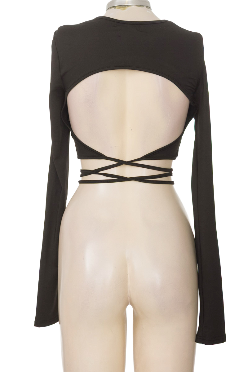 Top / Camiseta color Negro - Closeando