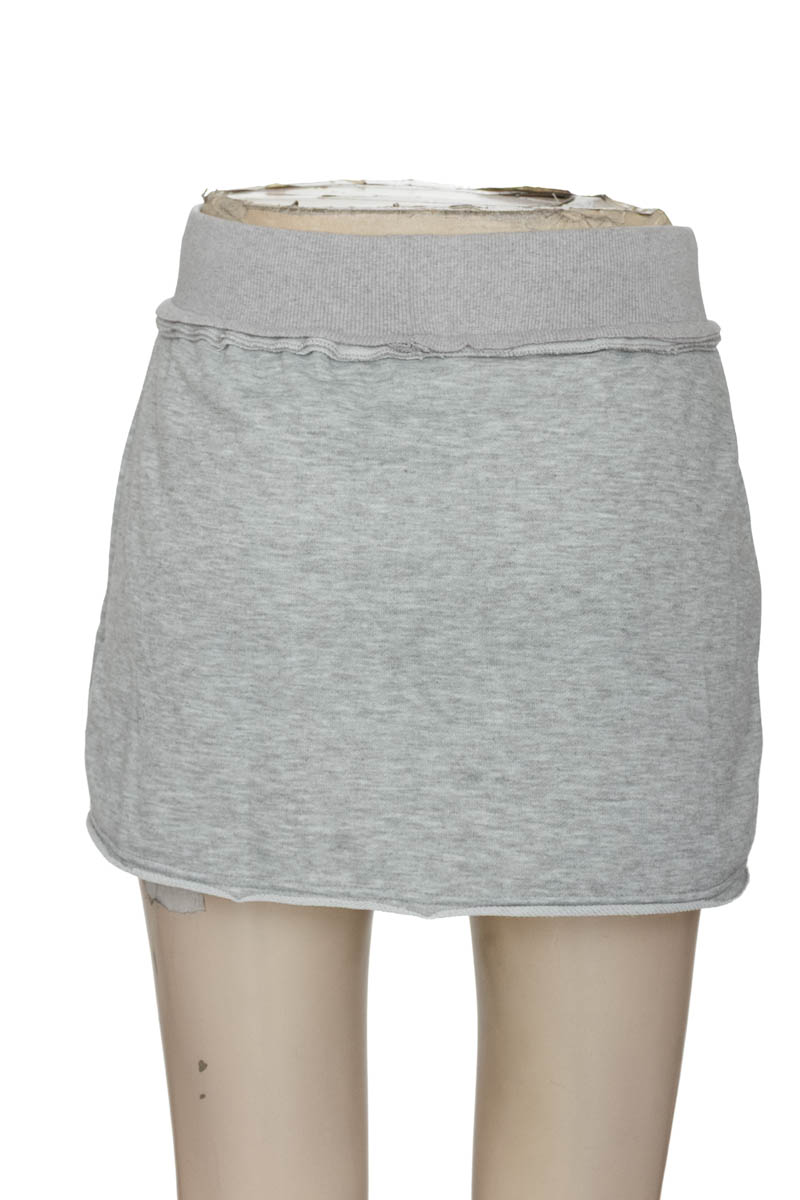 Ropa Deportiva / Salida de Baño color Gris - Closeando