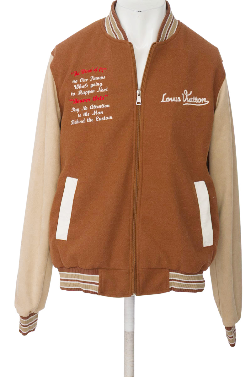 Chaqueta color Café - Closeando